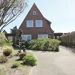 1 With Southeast Terrace, Luetje Gaadt
