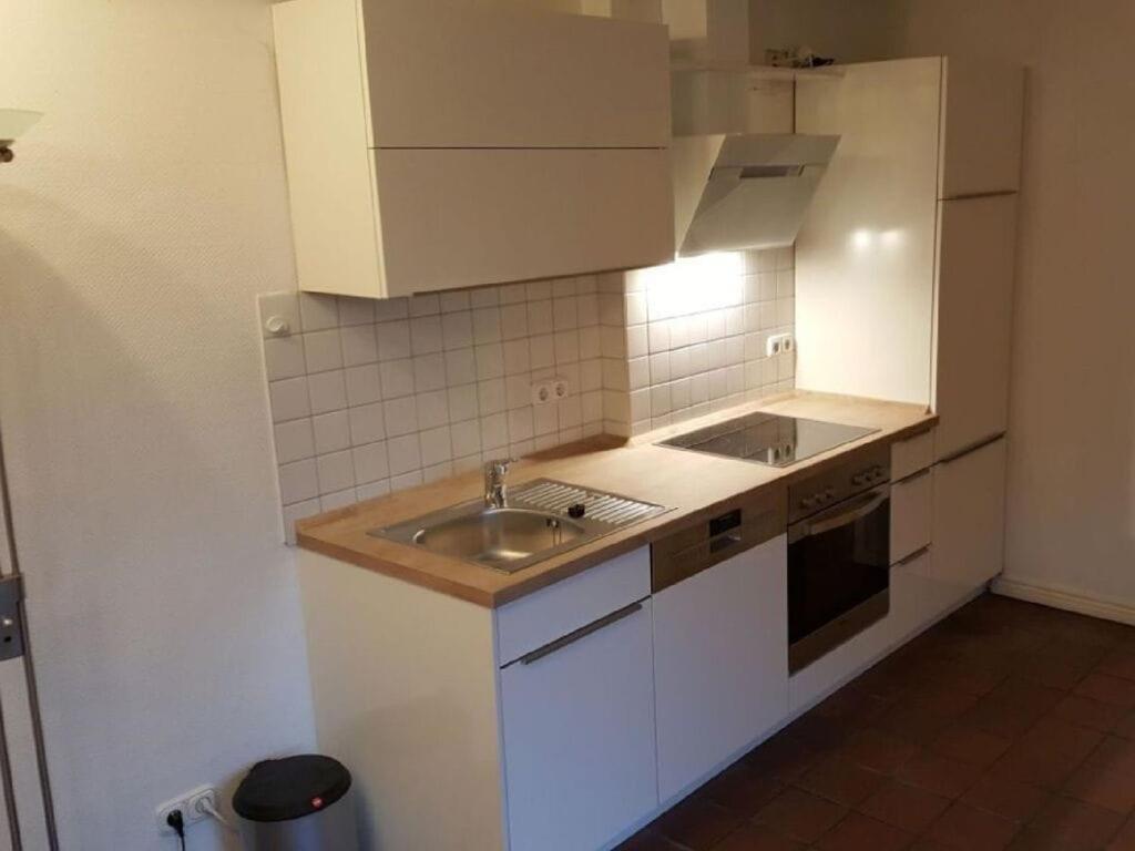 1 With Southeast Terrace, Luetje Gaadt *